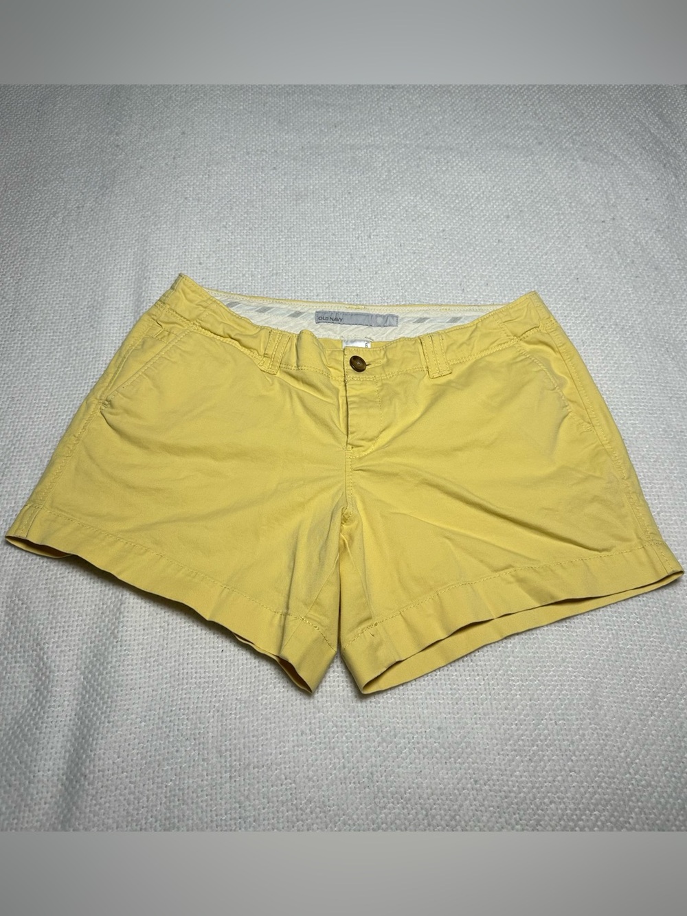 Old Navy Yellow Low-Rise Chino Shorts Size 6
2010s Summer